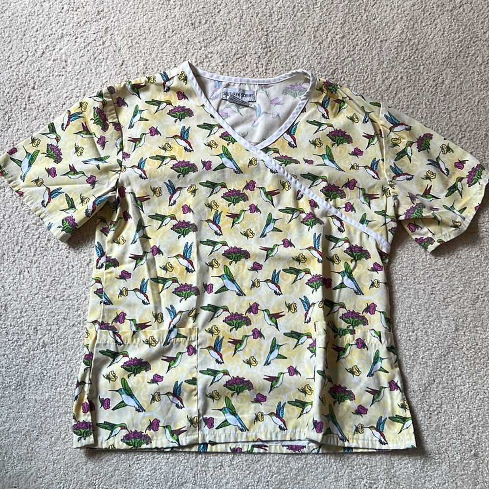 Southern scrubs scrub top humming bird print size small